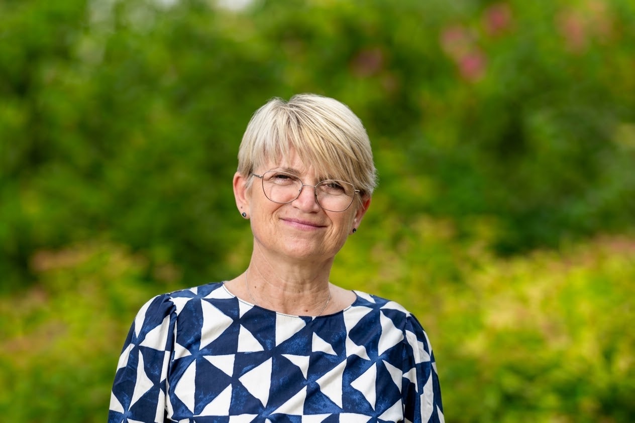 RNDr.   Eva Bieliková 