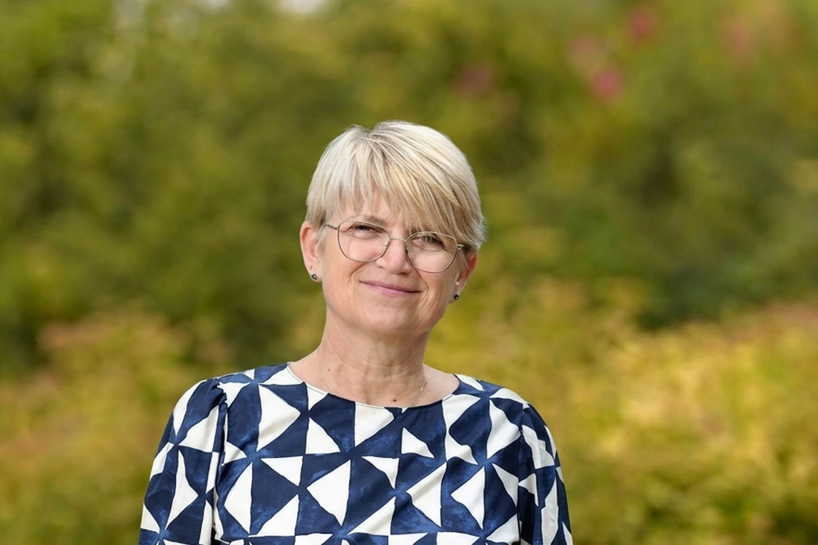 RNDr.   Eva Bieliková 