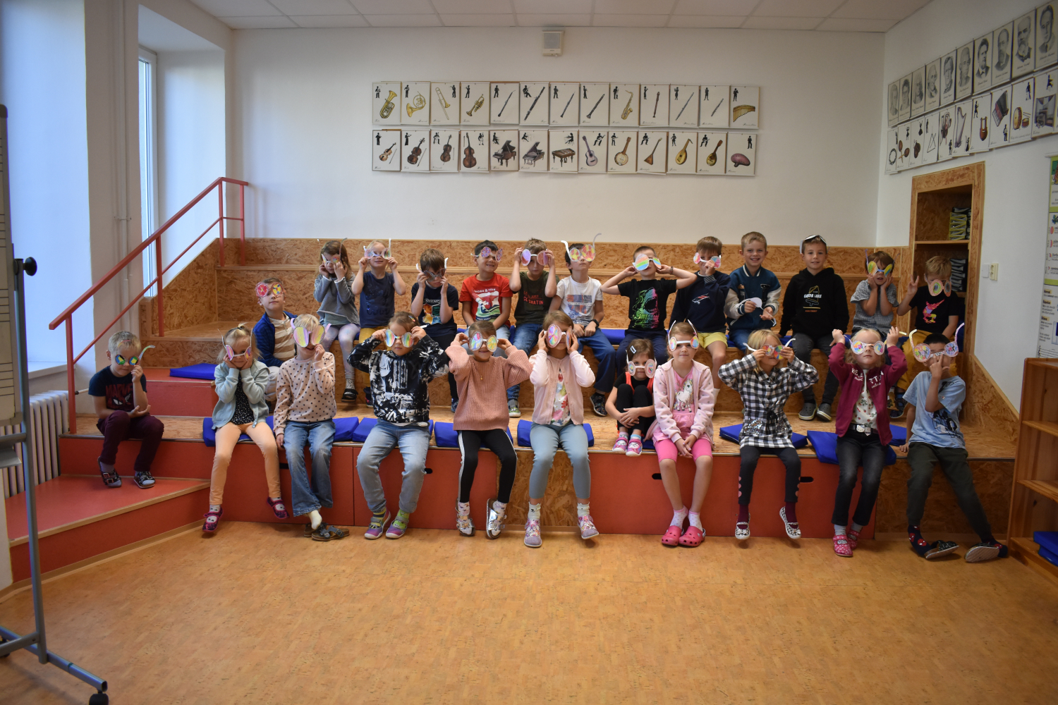 Reportážní foto - Kouzelné barevné brýle